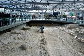 Η Αρχαία Γέφυρα Της Ιεράς Οδού Στον Κηφισό Ποταμό Στο Σταθμό Του Μετρό Στον Ελαιώνα