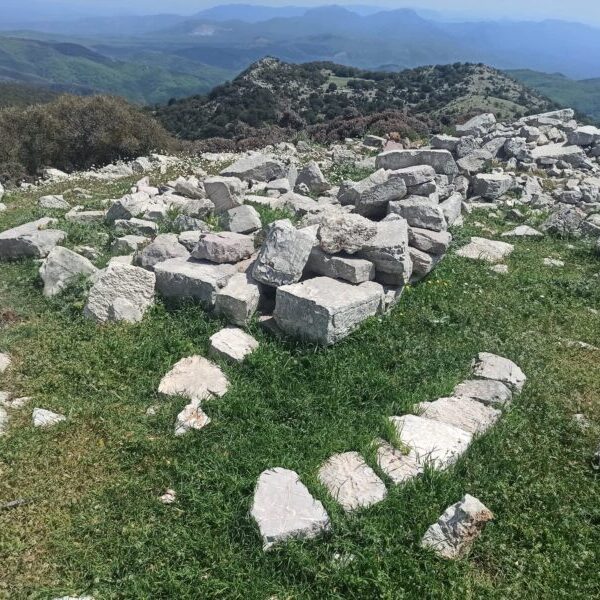 Το  αρχαίο ιερό στην Άνω Μέλπεια  –  Φωτορεπορταζ :   Γιάννης Φαρσαράκης