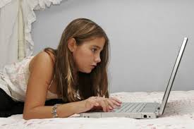 Μειώνεται η επικοινωνία των εφήβων με την οικογένειά τους – Τι δείχνει μελέτη