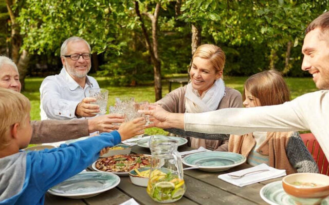 Οι 3 λόγοι που καλό είναι να καθιερώσουμε ξανά το Κυριακάτικο τραπέζι… Απο την Νανσυ Κουτσιου