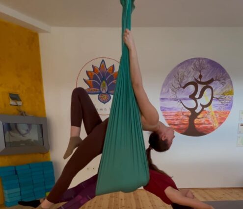 Aerial Yoga για τη φυσική κατάσταση ολόκληρου του σώματος -Απο την Μαργιαννα Καρακωστα