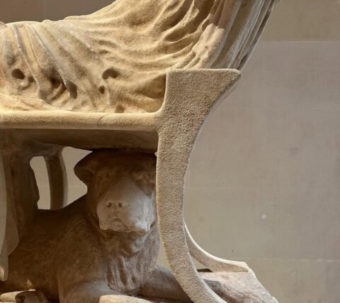 ΔΙΑΣΗΜΟ  ΑΓΑΛΜΑ  ΓΥΝΑΙΚΟΣ  ΚΑΘΗΜΕΝΗΣ  ΣΕ  ΔΙΦΡΑΚΑ – Απο  την Μιράντα Σκηνίτη