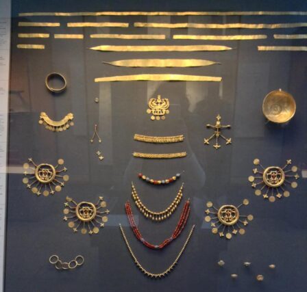 «ΘΗΣΑΥΡΟΣ  ΑΙΓΙΝΑΣ»  στο  ΒΡΕΤΑΝΙΚΟ  ΜΟΥΣΕΙΟ  ΛΟΝΔΙΝΟΥ (1850 – 1550 π.Χ.) – Απο την  Μιράντα Σκηνίτη