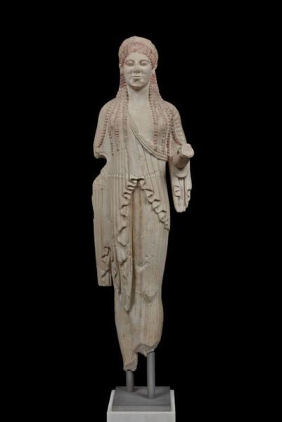 Η πανέμορφη  μαρμάρινη   Κ ό ρ η –  Aπο την Μιράντα Σκηνίτη