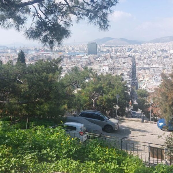 Περιηγηση :  Στον αρχαιο λοφο της Μουνιχίας  – Απο τον Φ.Κ