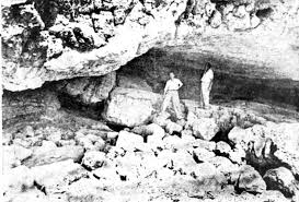 Στις Σπηλιές της Πειραϊκής την εποχή των “Μεγάλων Μαχαιριών”