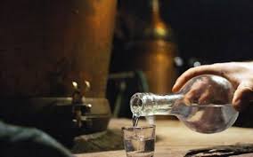 Τσίπουρο και Τσικουδιά: Σε τι διαφέρουν, με ποιους μεζέδες συνδυάζονται