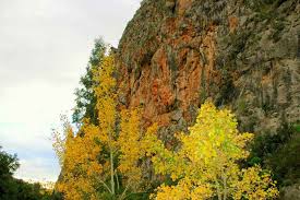 Ένα μυθικό φαράγγι συνδέει την Ερμιόνη με τους Φούρνους και σε καλεί να το εξερευνήσεις