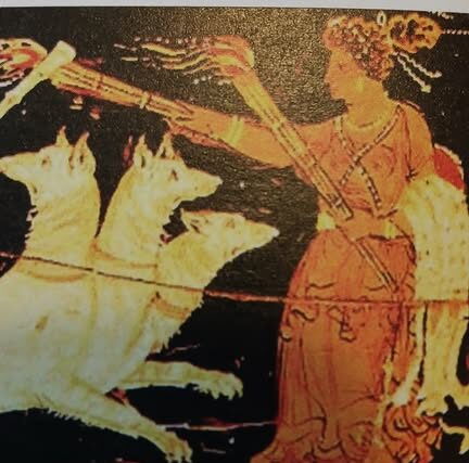 Η Εκάτη (έκατος =λαμπρός) – Απο την Αρχαιολογο Σοφία Δημητριαδου Κοκκίνου