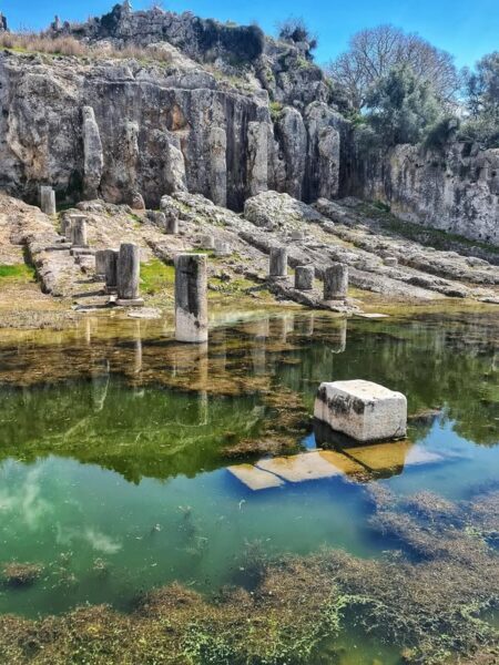 Το αρχαίο  ν ε ώ ρ ι ο  του λιμένος των  Ο ι ν ι α δ ώ ν , σημερινό Μεσολόγγι  – Απο την  Μιράντα Σκηνίτη