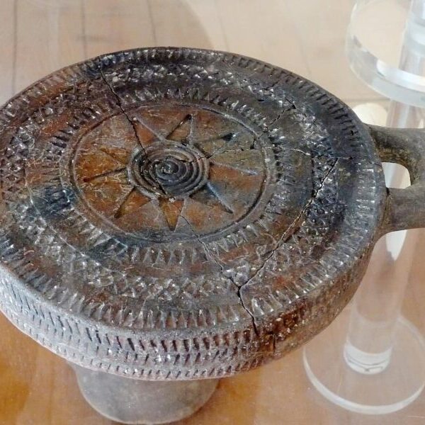 ΑΡΧΑΙΟΛΟΓΙΚΗ ΣΥΛΛΟΓΗ ΚΟΥΦΟΝΗΣΙΩΝ – Απο την Μιράντα Σκηνίτη