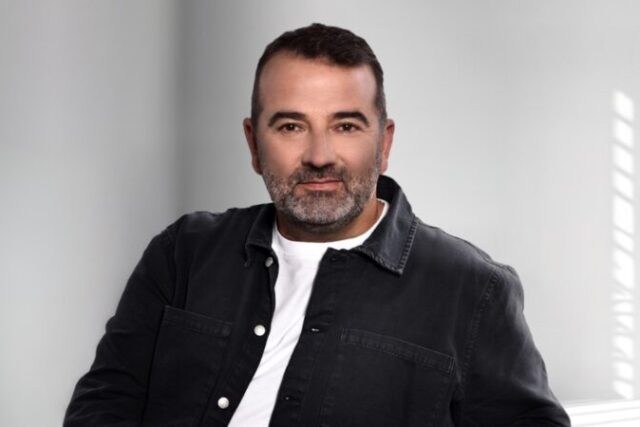 Εντυπωσιάζει το ζεϊμπέκικο του Μιχάλη Ντελή με τίτλο «Χίλιες ζωές»