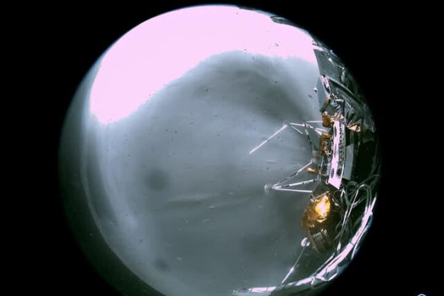 Η μόνη Ελληνίδα ποιήτρια στο Φεγγάρι……………………………….