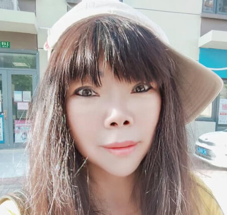 Εύα Πετρόπουλου Λιανου μεταφράζει στα την Κινέζα ποιητρια