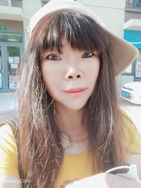 Εύα Πετρόπουλου Λιανου μεταφράζει στα την Κινέζα ποιητρια