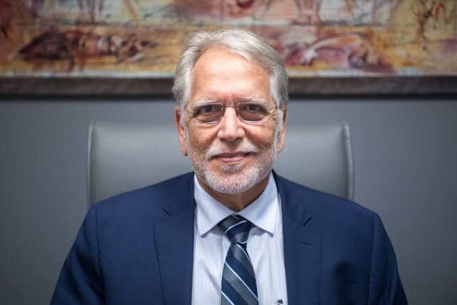 Συνεντεύξεις : Ο  Ακαδημαϊκός καθηγητής Παιδιατρικής  κ Γεώργιος Χρούσος  προσκεκλημένος  του  Αχιλλέα Παπαδιονυσίου