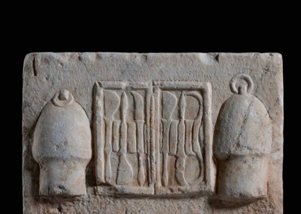  Η επιτύμβια   στήλη   της Αιδηψου  –  Απο την  Μιράντα Σκηνίτη