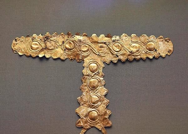 ΜΥΚΗΝΑΙΚΗ   ΕΠΙΧΡΥΣΗ  ΤΑΙΝΙΑ  «ΓΟΝΑΤΟΥ» – Απο την Μιράντα Σκηνίτη