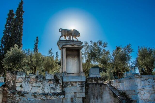 ΚΕΡΑΜΕΙΚΟΣ – ΤΑΥΡΟΣ  ΣΤΗΝ  «ΟΔΟ  ΤΩΝ  ΤΑΦΩΝ» – Aπο την Μιράντα Σκηνίτη