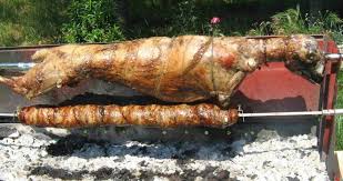 ΠΑΣΧΑ ΤΩΝ ΕΛΛΗΝΩΝ – Η κορύφωση της Λαμπρής με τον παραδοσιακό οβελία στη σούβλα