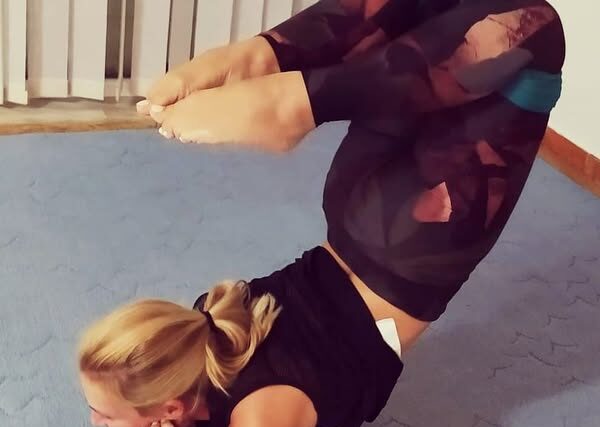 Η θέση ακρίδας – salabhasana – Aπο την Μαργιαννα Καρακωστα