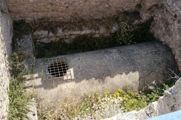 Περιηγήσεις : Κρήνη της Άνω Πειρήνης Ακροκόρινθος – Απο τον  Γιάννη  Φαρσαράκη