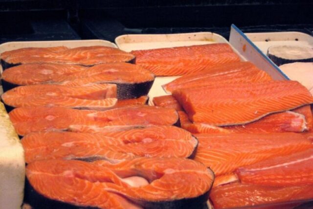 Tο μοναδικό σκάφος Suhai 1 θα παράγει 8.000 τόνους σολομού ετησίως