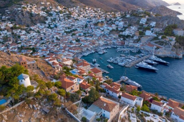 Το ελληνικό νησί που αποθεώνει η Daily Mail