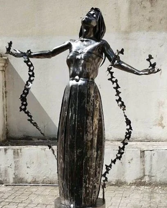 Άρης Ασσαριωτάκης  «ΑΠΟ ΤΗΝ ΠΗΓΗ ΤΗΣ ΤΕΧΝΗΣ: ΟΙ ΣΚΕΨΕΙΣ ΕΝΟΣ ΣΥΓΧΡΟΝΟΥ ΕΠΑΝΑΣΤΑΤΗ» – Συνέντευξη στην Λιλικα Αρνακη