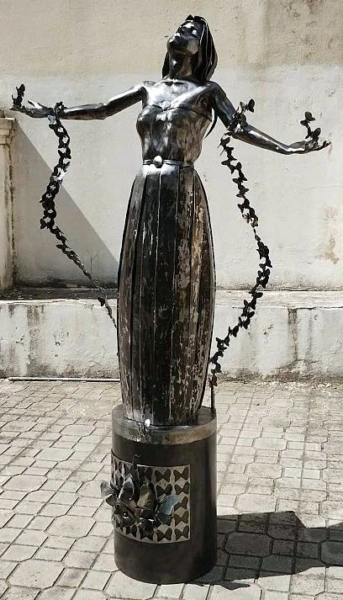 Άρης Ασσαριωτάκης  «ΑΠΟ ΤΗΝ ΠΗΓΗ ΤΗΣ ΤΕΧΝΗΣ: ΟΙ ΣΚΕΨΕΙΣ ΕΝΟΣ ΣΥΓΧΡΟΝΟΥ ΕΠΑΝΑΣΤΑΤΗ» – Συνέντευξη στην Λιλικα Αρνακη