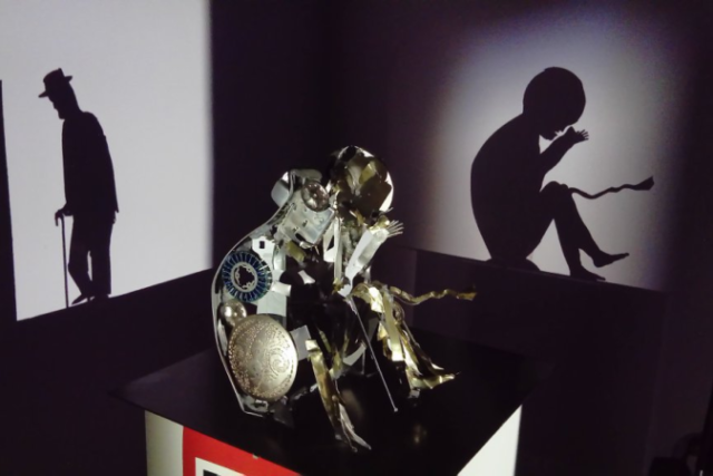 «Σκιές με Ψυχή –  Ο Τριαντάφυλλος Βαΐτσης χτίζει από σκιές – Μια συνέντευξη της Λιλικας Αρνακη