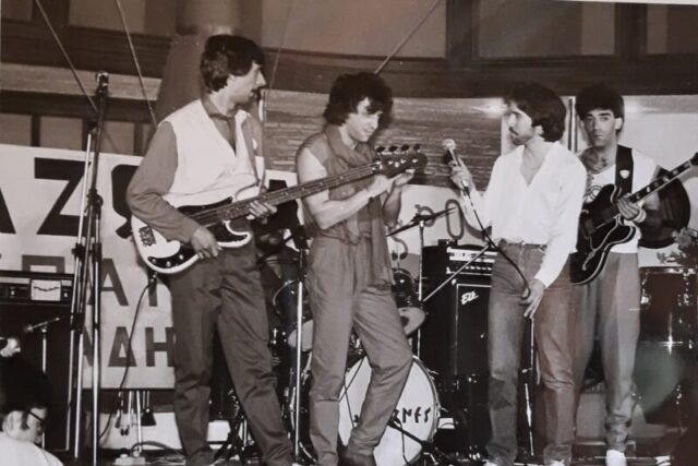 ΤΡΑΠΕΖΑ  ΑΝΑΜΝΗΣΕΩΝ   17 ΑΠΡΙΛΙΟΥ 1987   Α! ΣΥΝΑΥΛΙΑ ΜΑΜΟΥΘ   της MUSIC BOX   Γραφει ο ΠΕΤΡΟΣ ΚΑΝΤΙΑΝΗΣ 