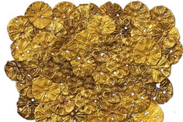 ΜΥΚΗΝΑΙΚΑ  ΧΡΥΣΑ  ΕΠΙΘΗΜΑΤΑ  ΤΑΦΙΚΩΝ  ΣΟΡΩΝ  – Απο την Μιράντα Σκηνίτη