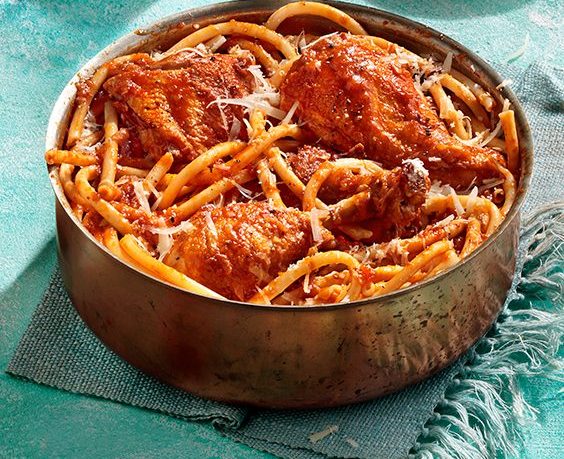 Κόκορας κοκκινιστός όπως δεν τον έχετε μαγειρέψει ποτέ