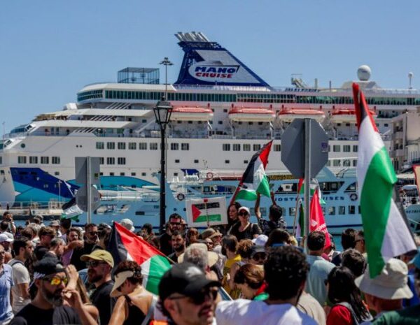 Ο λαϊκισμός …. Δεν είναι η δημαγωγία, ή προπαγάνδα ειναι .. χειραγώγηση