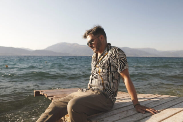 ΣΤΑΥΡΟΣ ΝΑΘΑΝΑΗΛ   – νέο τραγούδι «Χόρεψε μαζί μου»