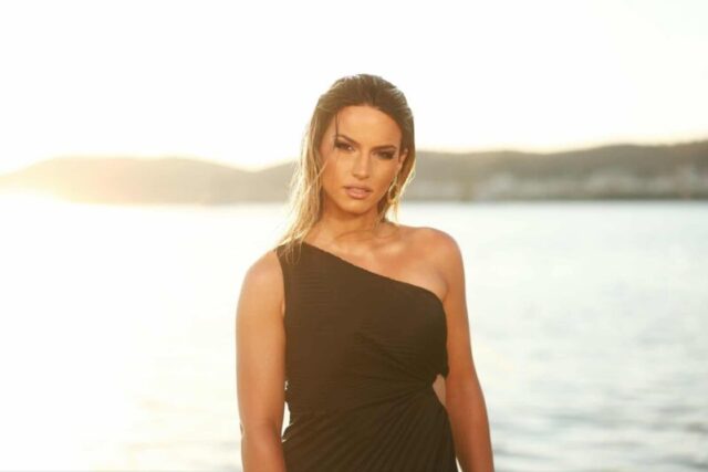 Έλενα Παναγιωτίδου: Backstage φωτογραφίες από το νέο video clip της ταλαντούχας ερμηνεύτριας στην Σαλαμινα !