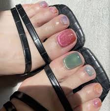 Ιδέες για καλοκαιρινά πεντικιούρ που πηγαίνουν σε όλες τις γυναίκες