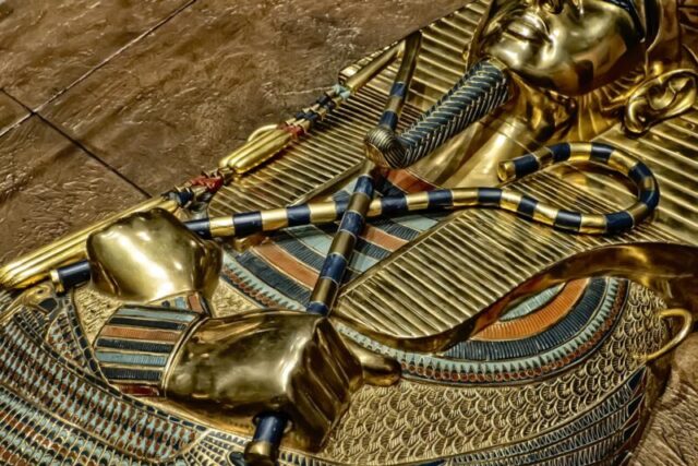 Τα δύο σκήπτρα των Φαραώ. Απο τον Στελιο Ταντουρη