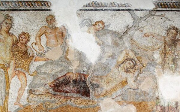 Δάπεδο με μυθολογικές μορφες – Απο την Αρχαιολογο  Σοφία Δημητριαδου Κοκκίνου