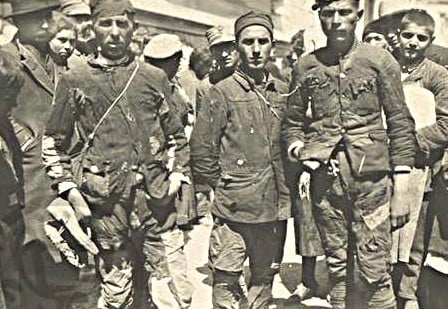 ΚΑΤΑΣΤΡΟΦΗ 1922 – ΜΙΑ ΦΩΤΟΓΡΑΦΙΑ ΔΙΗΓΕΙΤΑΙ ΤΗΝ ΙΣΤΟΡΙΑ ΤΗΣ    ΕΝΑΣ ΚΑΤΣΑΚΗΣ ΜΕ ΣΚΑΡΠΙΝΙΑ – Απο τον Μανο Κιλημαντζο