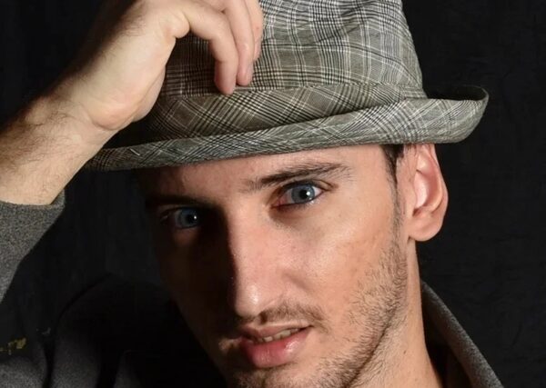 Σταυρος Ξ. Πετρου ΄΄ Φιλοσοφία είναι για πολλούς  η αναζήτηση ….. ΄΄ Συνέντευξη της Βικης Σιωμοπουλου