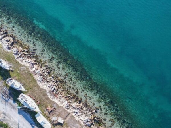 Κάτω από την άμμο: Οι ξεχασμένες ιστορίες της ακτογραμμής της Καλαμαριάς