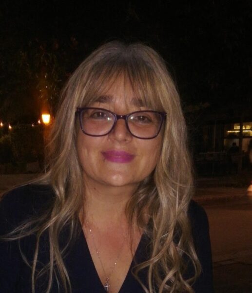 Χρυσουλα Φουφα ΄΄ Οι στίχοι είναι η δύναμη της ψυχής, το αποτύπωμα της προσωπικότητας, η φωτιά της κοινωνικής αλλαγής ΄΄ Απο την Βικη Σιωμοπουλου