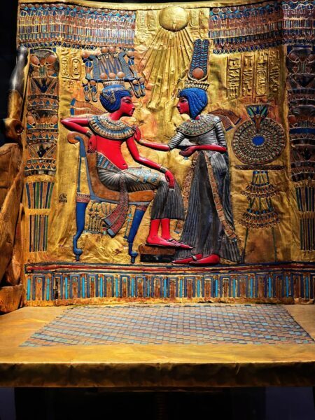 Η Χρυσή Καρέκλα του Τουταγχαμών. – Aπο τον Στελιο Ταντουρη