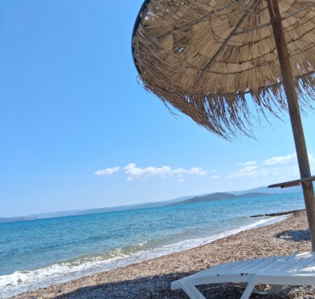 Απέραντο γαλάζιο, κρυστάλλινα νερά και μαγικά ηλιοβασιλέματα….   Aπο την Νανσυ Κουτσιου