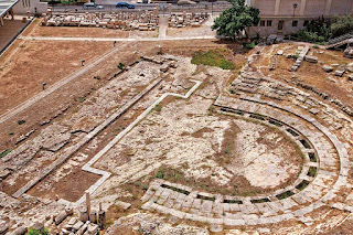 Γιατί παραμένει αναξιοποίητο το αρχαίο θέατρο της Ζέας;