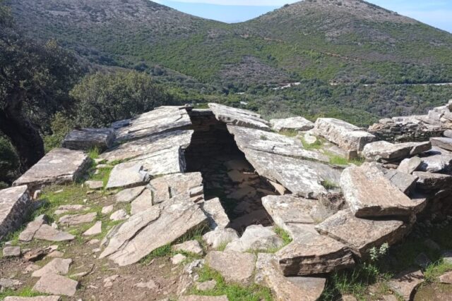 Περιηγήσεις : Στα Δρακόσπιτα των Στύρων – Απο τον Γιάννης Φαρσαράκης