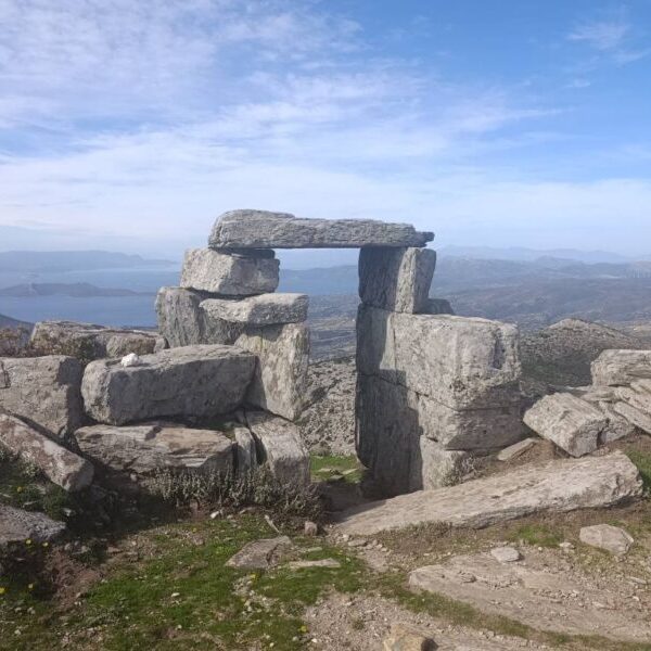 Περιηγήσεις :  Ακρόπολη αρχαίων Στύρων κάστρο Αρμένων .. Του Γιάννη   Φαρσαράκη