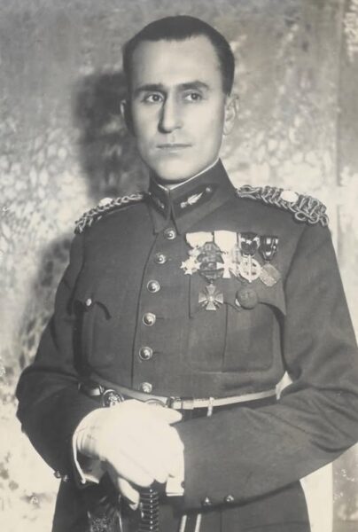 ΚΩΝΣΤΑΝΤΙΝΟΣ ΔΑΒΑΚΗΣ Ο ΘΡΥΛΙΚΟΣ ΜΑΝΙΑΤΗΣ ΣΥΝΤΑΓΜΑΤΑΡΧΗΣ ΤΟΥ ΕΠΟΥΣ ΤΟΥ 40.